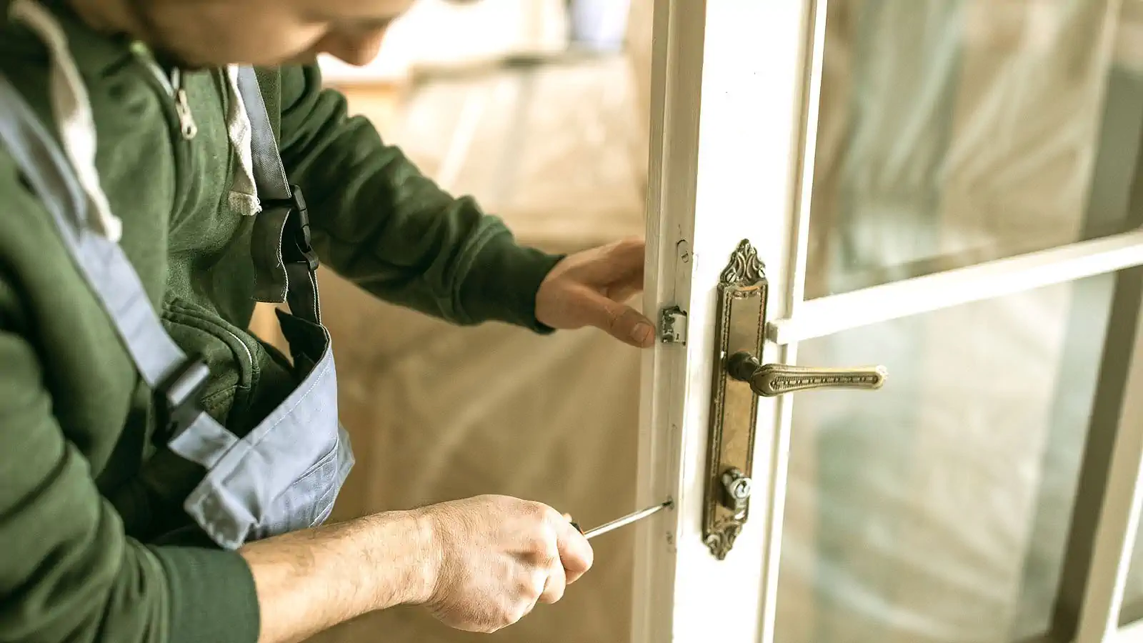 Best Online Suppliers for Commercial Door Hardware for Locksmiths in Illinois