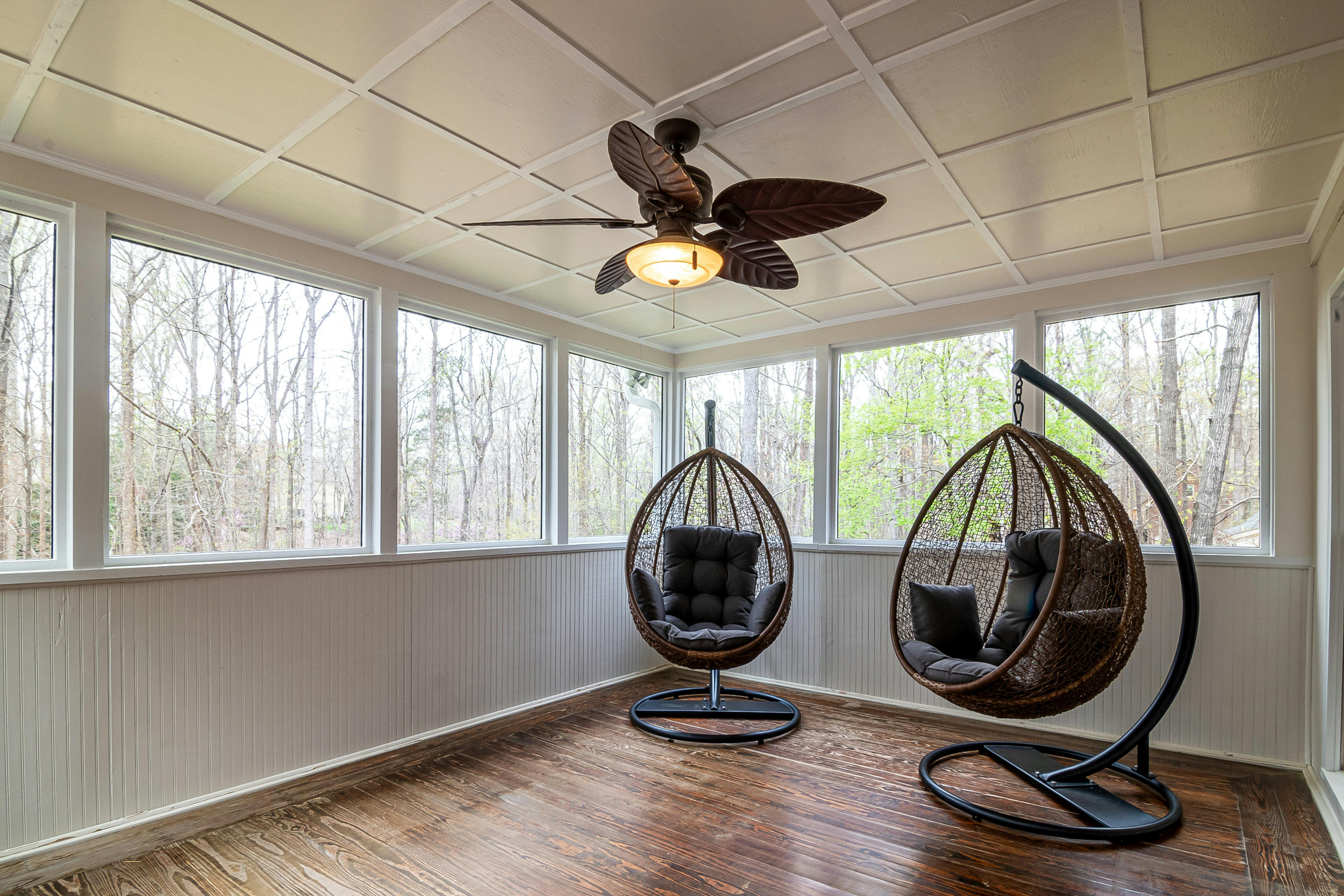 Maximize Comfort with a Modern Enclosed Sunroom
