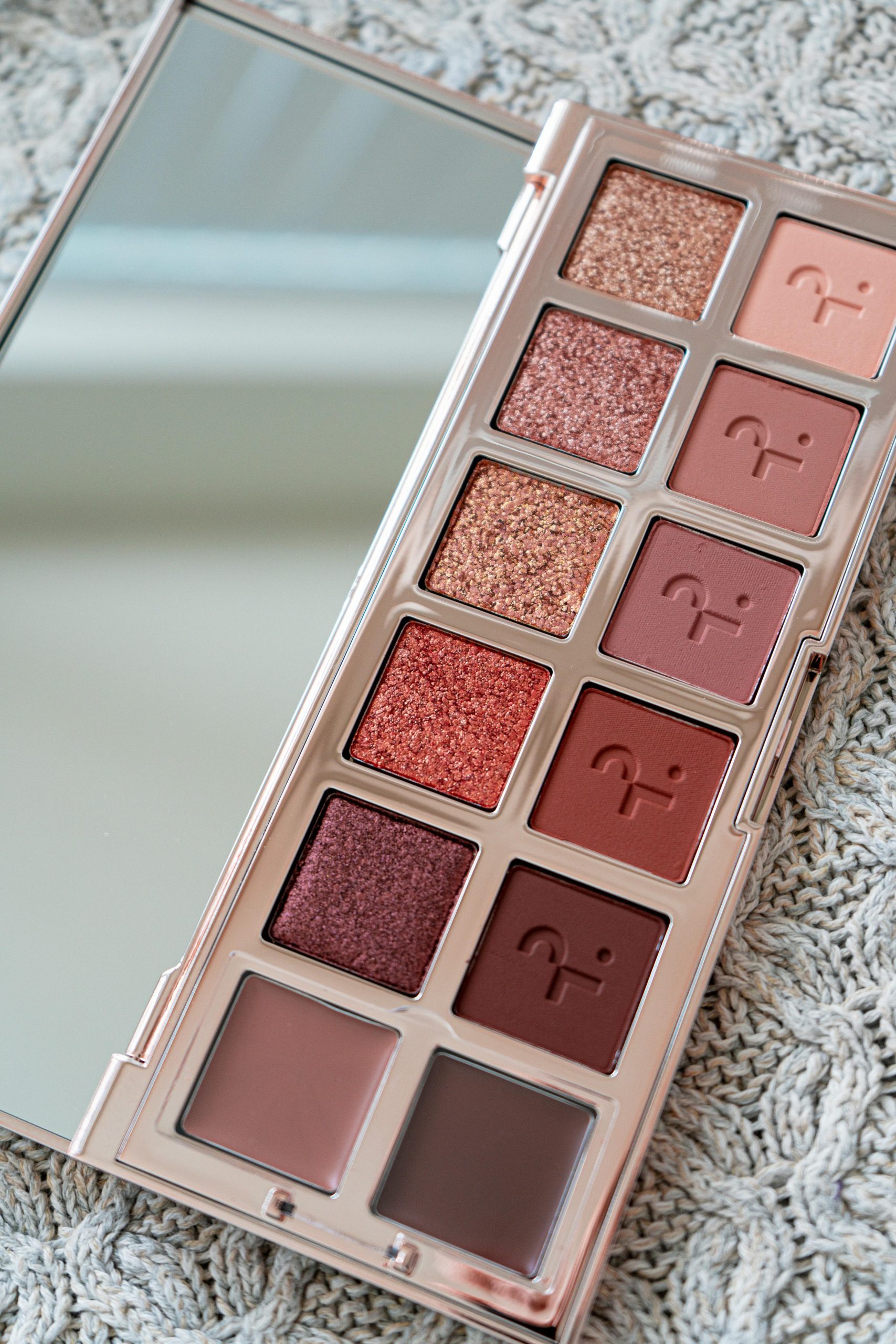 Glitter Eyeshadow Palette for High-Impact, Skin-Conscious Glam